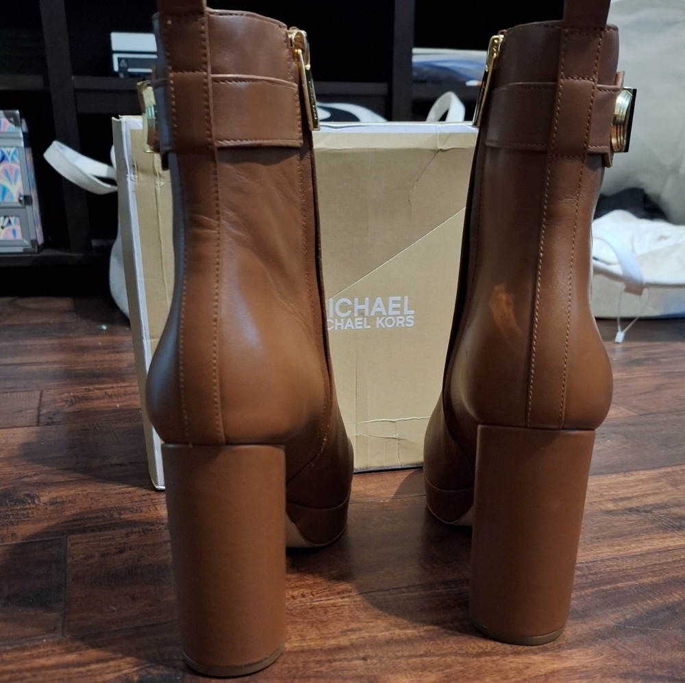 Michael Kors Parker Leather Platform Boot In Luggage Brown W/Empire Hardware - Picture 4 of 5